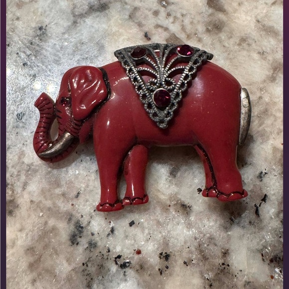 Vintage Jewelry - Vintage Elegant Red Elephant Brooch with Silver Detailing